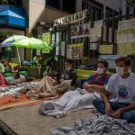 Fotografía del martes 31 de mayo de 2016, de un grupo de personas que realizan una huelga de hambre desde hace más de 20 días para pedir la activación de la Carta Democrática Interamericana
