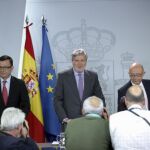 Rueda de prensa posterior a la reunión del Consejo de Ministros. J. Fdez.-Largo