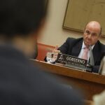 Luis de Guindos, durante su comparecencia en la comisión de Economía del Congreso.