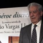 Vargas LLosa durante la presentación de su novela hoy en la Casa de América