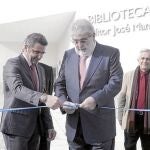 José Manuel Lara Bosch inauguró en diciembre de 2010 la biblioteca que lleva su nombre en la localidad sevillana de Alcalá de Guadaíra