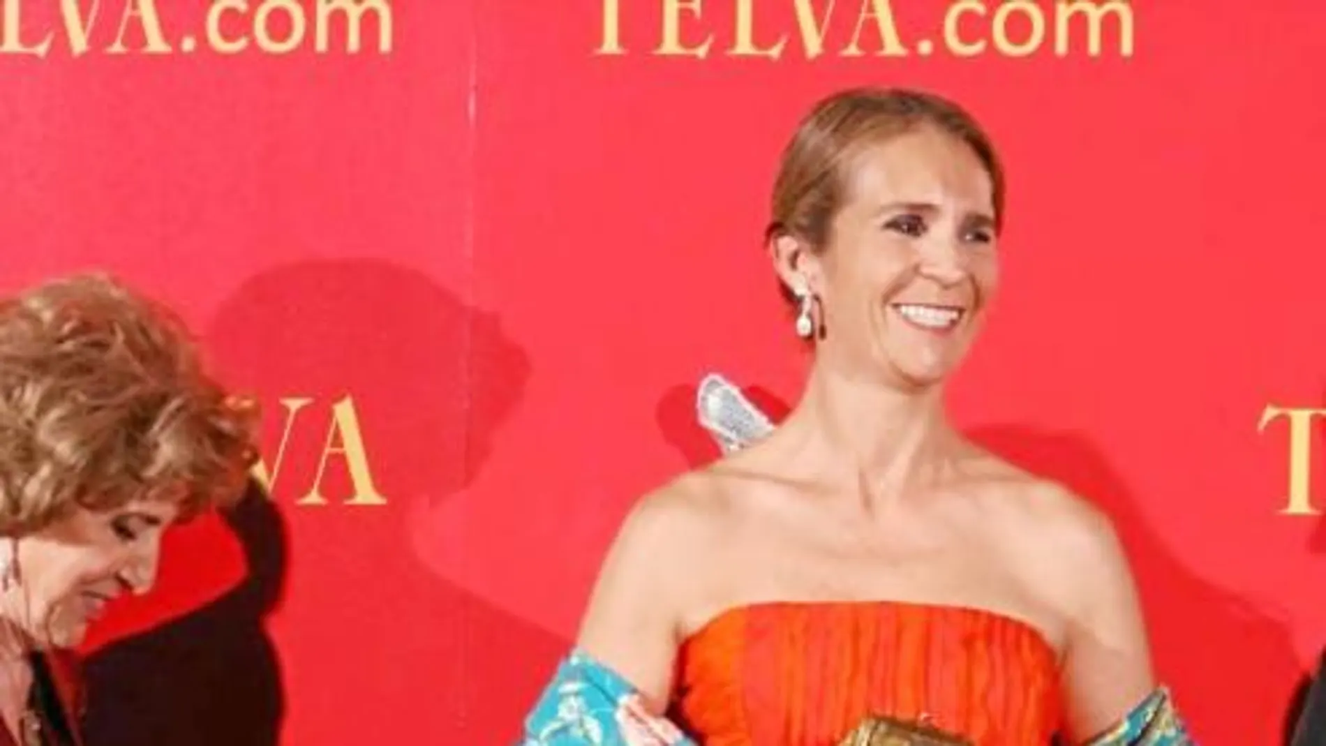 Con un mantón de manila en los premios T de «Telva» de 2010