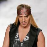 La pareja le confundió con un mendigo. «Yo soy el creador John Galliano», espetó él