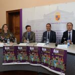 El viceconsejero de Cultura y Turismo, Raúl Fernández Sobrino; junto a la concejal de Cultura, Laura Lombraña; el alcalde Mario Simón y el diputado Alfonso Polanco en la presentación del V Festival de Cómic y Novela Gráfica ÑAM