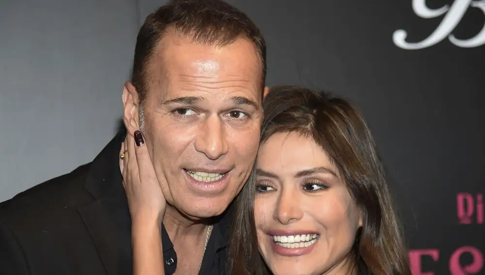 El presentador Carlos Lozano y Miriam Saavedra en 2017