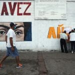 Votantes buscan su mesa electoral hoy en Caracas