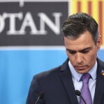El presidente del Gobierno de España, Pedro Sánchez, interviene en una rueda de prensa en la segunda y última jornada de la Cumbre de la OTAN 2022 en el Recinto Ferial IFEMA MADRID, a 30 de junio de 2022, en Madrid (España). La Cumbre de la OTAN 2022 comenzó oficialmente ayer, 29 de junio, y termina hoy. La celebración coincide con el 40 aniversario de la adhesión de España a la Organización del Tratado del Atlántico Norte. La invasión rusa de Ucrania, las tensiones entre Moscú y la Alianza y la adhesión de Finlandia y Suecia marcan la agenda de un evento en el que participan delegaciones de 40 países y que convierte a Madrid en el epicentro de la política mundial durante su celebración. 30 JUNIO 2022;OTAN;IFEMA;MADRID;CLAUSURA Eduardo Parra / Europa Press 30/06/2022