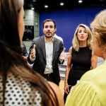 La vicepresidenta segunda del Gobierno y ministra de Trabajo y Economía Social, Yolanda Díaz, y el ministro de Consumo, Alberto Garzón