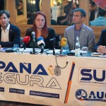 (De izda. a dcha.) José Antonio Rodríguez Neira, secretario organización SUP; Mónica García, secretaría general SUP; Juan Fernández, secretario General AUGC, y Germán Gómez, secretario Organización de AUGC, durante la rueda de prensa ofrecida hoy.