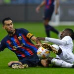 Busquets y Camavinga en el Real Madrid-Barcelona de la final de la Supercopa de España
