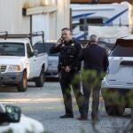 Agentes de policía en San Mateo, en California, en el lugar del suceso