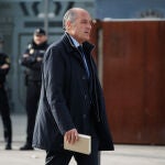 La Fiscalía pide condenar a Camps, el "paciente cero" que posibilitó la "parasitación" de Gürtel en Valencia
