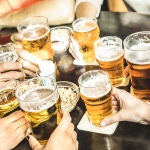 La cerveza es considerada como un superalimento por sus beneficios y nutrientes, pero se debe beber con moderación