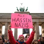 Manifestación contra la extrema derecha en la Puerta de Brandeburgo de Berlín