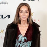 Isabel Preysler con vestido de Johanna Ortiz.