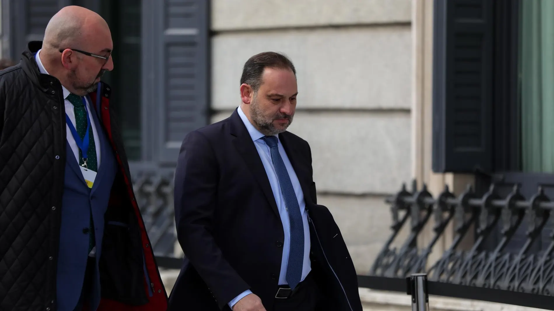 AMP.- El juez que investiga mordidas en la compra de mascarillas deja en libertad a Koldo García, exasesor de Ábalos