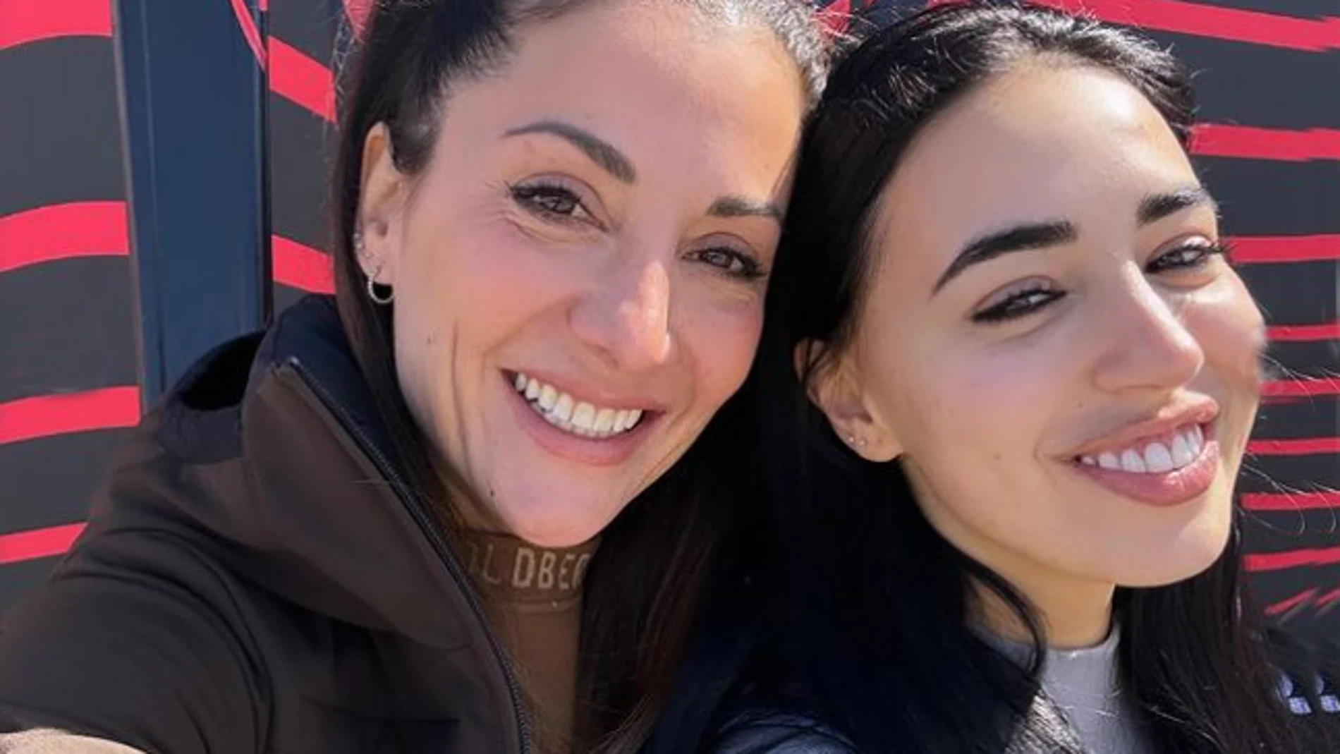 Nagore Robles con Carla Flila