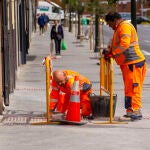 Los servicios lideran el retroceso, seguidos de la industria y la la construcción. 