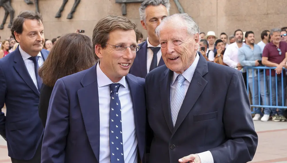 José Luis Martínez-Almeida con José María Álvarez del Manzano en Las Ventas