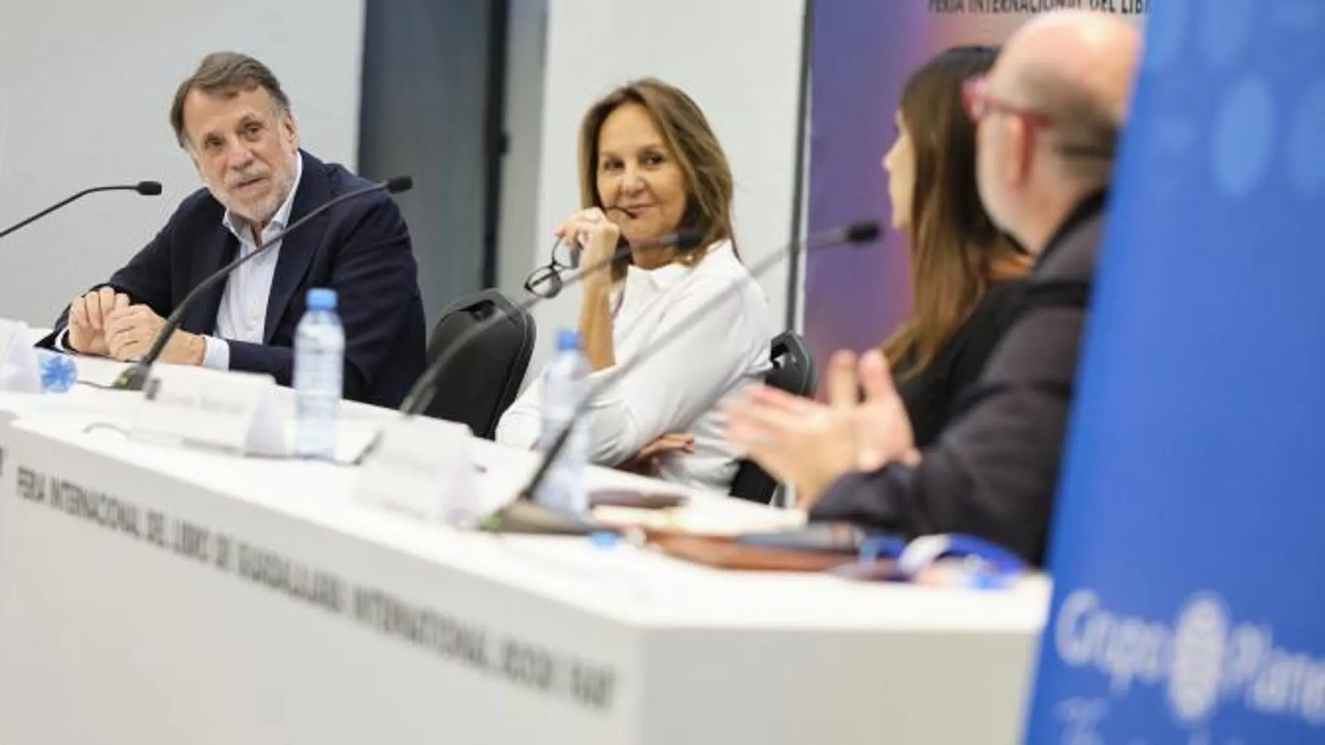 LJosé Creuheras, María Dueñas, Dolores Redondo y Ricardo Raphael durante el acto del 75 aniversario de la editorial Planeta