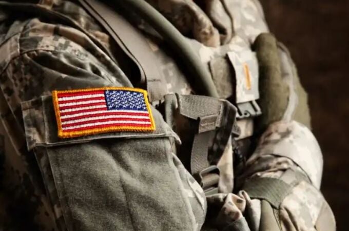 Entre los soldados del Ejército de Estados Unidos está muy extendida la costumbre de llevar la bandera estadounidense al revés en sus uniformes