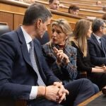 Pedro Sánchez y Yolanda Díaz, durante una sesión de control