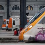 Varios trenes en la estación de Francia, donde opera Rodalies, en Barcelona