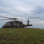 Aviones de transporte C-17 Globemaster III y helicópteros Black Hawk son desplegados por el Ejérctio de Estados Unidos en Panamá
