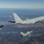 Dos Eurofighter españoles durante el respostaje en vuelo con el A330-MRTT