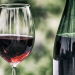 ¿Se debe beber un vaso de vino a diario? Los expertos coinciden