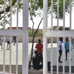 Inmigrantes se atrincheran en un centro de acogida de Santa Cruz de Tenerife