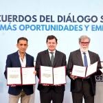 Mañueco muestra los acuerdos junto a Vicente Andrés (CCOO), Santiago Aparicio (CEOE) y Óscar Lobo (UGT)