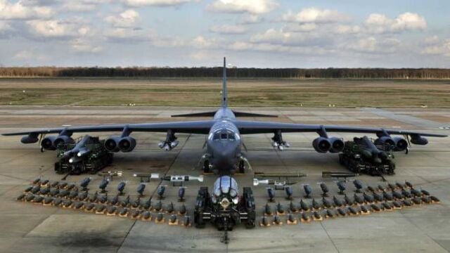 Cómo el bombardero B-52 se convertirá en el primer avión de combate en servicio durante 100 años.