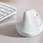 El ratón Logitech Lift tiene cuatro botones personalizables
