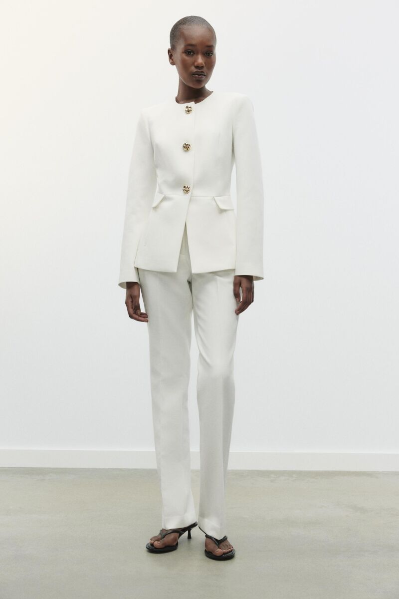 La mejor selección de trajes blancos de Zara para el verano 2025