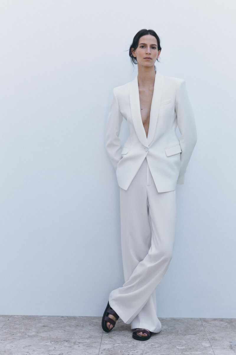 La mejor selección de trajes blancos de Zara para el verano 2025
