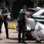 Efectivos de la Guardia Civil recogen pruebas