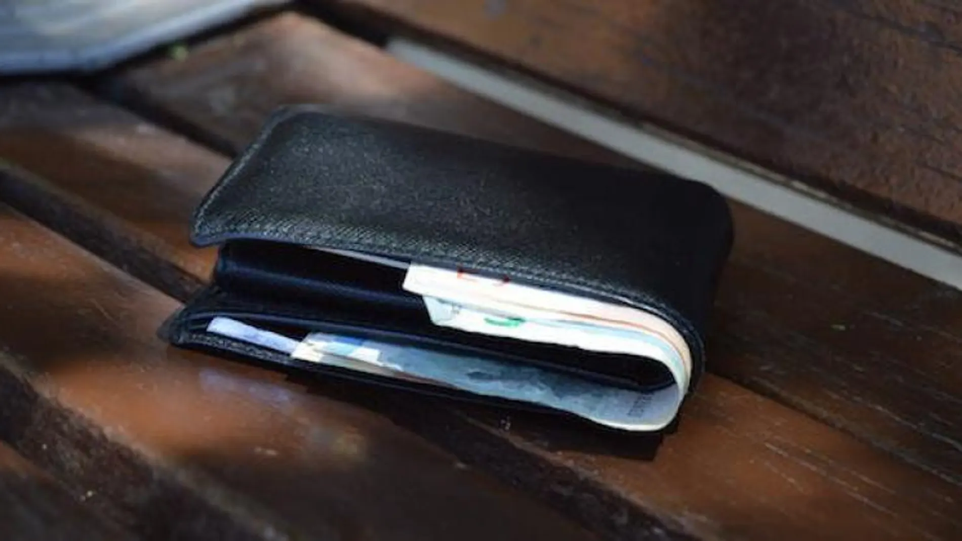 Imagen de una cartera con dinero