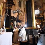 El Papa Francisco (c) durante una reunión con obispos polacos en la catedral de Wawel en Cracovia