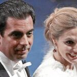 Genoveva, con Gonzalo Vargas Llosa en los Nobel