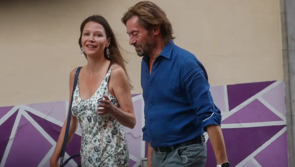 Esther Doña y el juez Santiago Pedraz en Madrid.