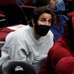 El jugador Ricky Rubio de los Cleveland Cavaliers en la previa de un partido ante los Atlanta Hawks, en el Rocket Mortgage Fieldhouse, en Cleveland, Ohio (Estados Unidos).