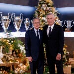 Florentino Pérez, presidente del Real Madrid, acompañado del entrenador Carlo Ancelotti
