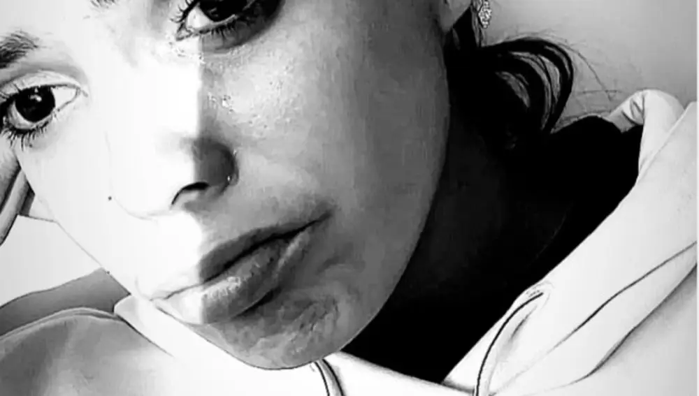 Gloria Camila llorando