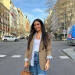 Cristina Pedroche con vaqueros de logo de Loewe.