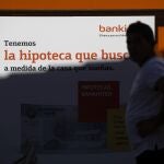 Banco anunciando su oferta en hipotecas.