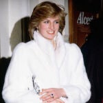 Lady Di con abrigo de pelo