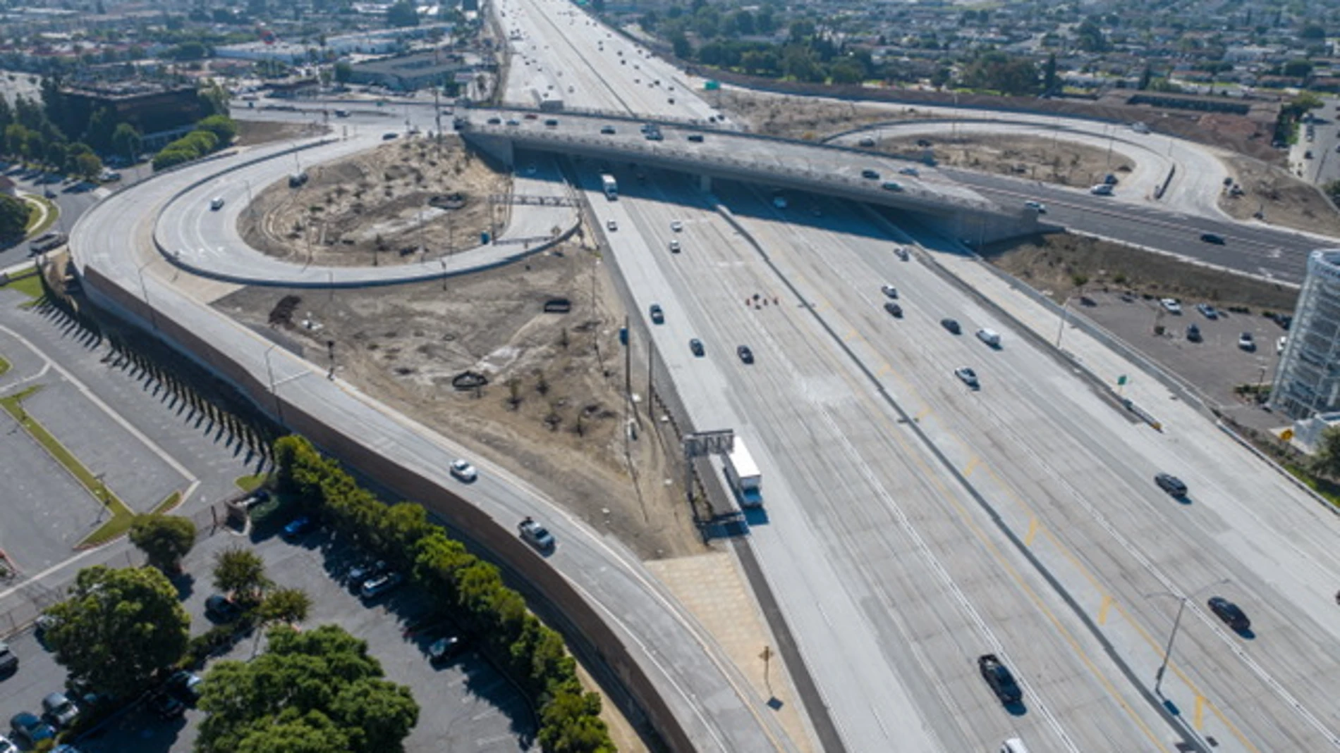 Imagen aérea de la interestatal 405 en California
