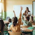 Una profesora dando clase 
