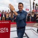 El presidente del gobierno y secretario general del PSOE, Pedro Sánchez, durante un momento del acto de campaña ofrecido este viernes con motivo de las elecciones europeas en Los Alcázares. 